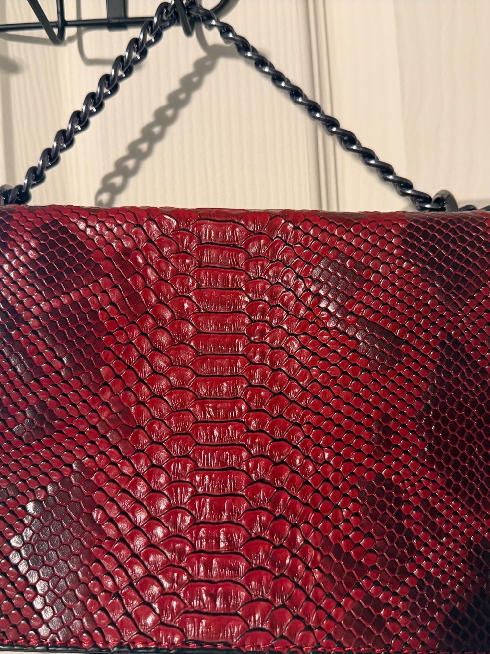 Red Python-Effect Chain Shoulder Bag - Picture 6 of 9